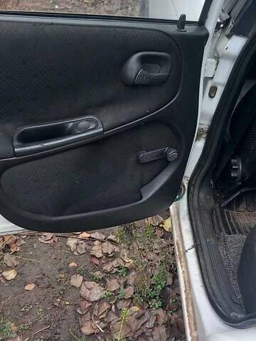 Белый Опель Астра, объемом двигателя 1.7 л и пробегом 300 тыс. км за 1000 $, фото 3 на Automoto.ua