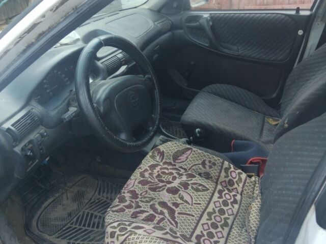 Білий Опель Астра, об'ємом двигуна 1 л та пробігом 1000 тис. км за 500 $, фото 5 на Automoto.ua