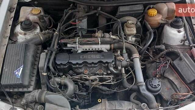 Белый Опель Астра, объемом двигателя 1.7 л и пробегом 300 тыс. км за 1000 $, фото 4 на Automoto.ua