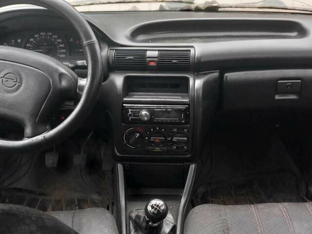 Белый Опель Астра, объемом двигателя 1.7 л и пробегом 300 тыс. км за 1000 $, фото 6 на Automoto.ua