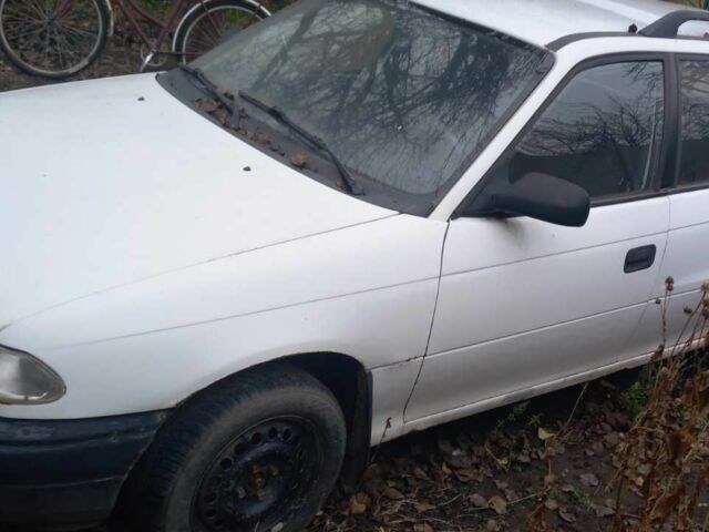 Белый Опель Астра, объемом двигателя 1.7 л и пробегом 300 тыс. км за 1000 $, фото 2 на Automoto.ua