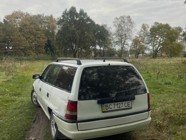 Опель Астра 1996 в Стрые на Automoto.ua Белый Опель Астра, объемом двигателя 1.6 л и пробегом 277 тыс. км за 950 $, фото 3 на Automoto.ua