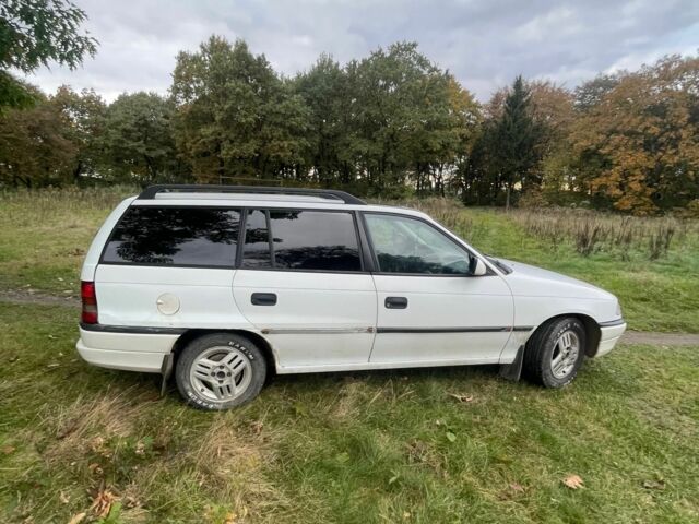 Опель Астра 1996 в Стрые на Automoto.ua Белый Опель Астра, объемом двигателя 1.6 л и пробегом 277 тыс. км за 950 $, фото 5 на Automoto.ua