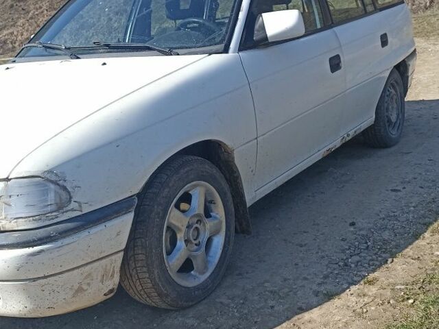 Белый Опель Астра, объемом двигателя 1 л и пробегом 3 тыс. км за 1000 $, фото 1 на Automoto.ua