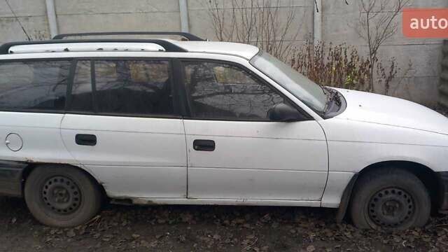 Белый Опель Астра, объемом двигателя 1.7 л и пробегом 300 тыс. км за 1000 $, фото 9 на Automoto.ua