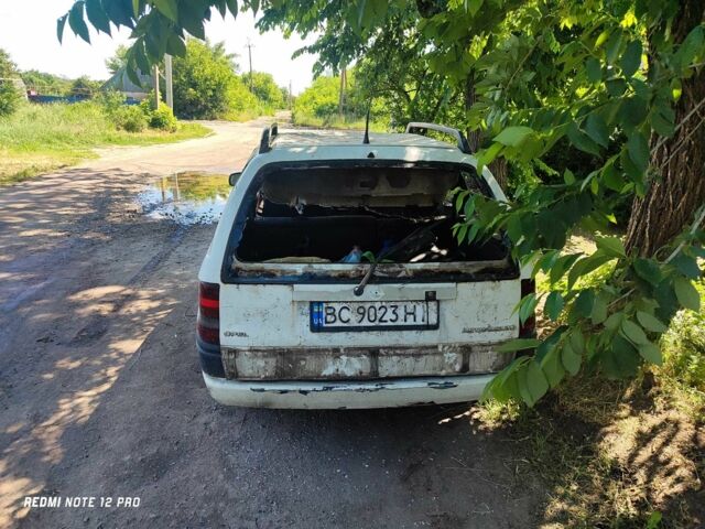 Белый Опель Астра, объемом двигателя 1.7 л и пробегом 38 тыс. км за 700 $, фото 3 на Automoto.ua