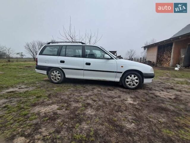 Білий Опель Астра, об'ємом двигуна 1.4 л та пробігом 240 тис. км за 1450 $, фото 3 на Automoto.ua