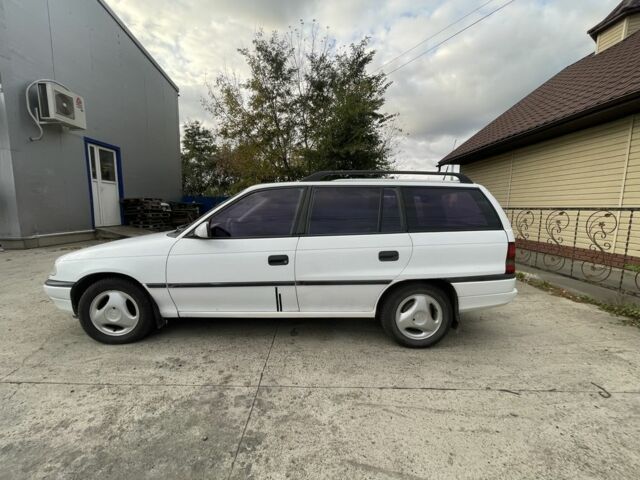 Белый Опель Астра, объемом двигателя 1.4 л и пробегом 335 тыс. км за 2250 $, фото 3 на Automoto.ua