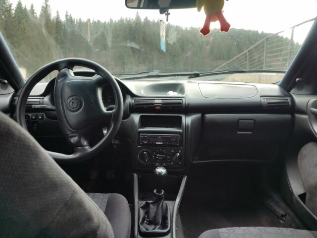 Білий Опель Астра, об'ємом двигуна 1.6 л та пробігом 15 тис. км за 1700 $, фото 5 на Automoto.ua