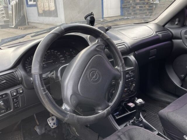 Белый Опель Астра, объемом двигателя 1.4 л и пробегом 335 тыс. км за 2250 $, фото 5 на Automoto.ua