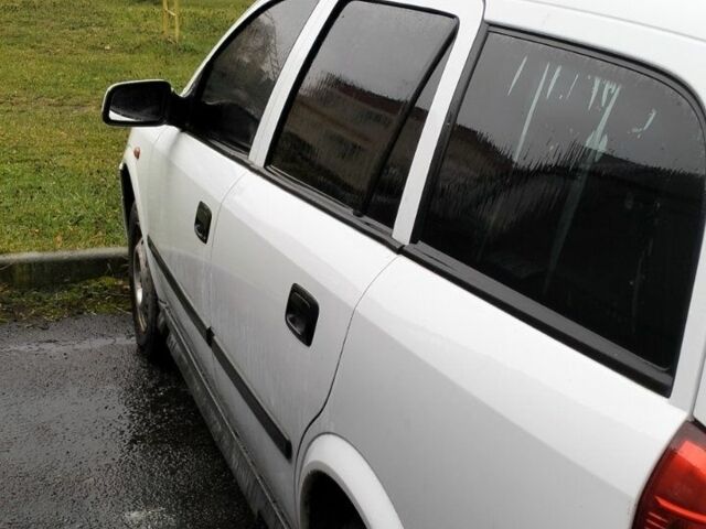 Білий Опель Астра, об'ємом двигуна 1.6 л та пробігом 300 тис. км за 1300 $, фото 2 на Automoto.ua