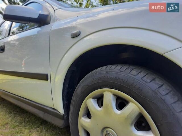 Белый Опель Астра, объемом двигателя 1.6 л и пробегом 250 тыс. км за 3900 $, фото 6 на Automoto.ua