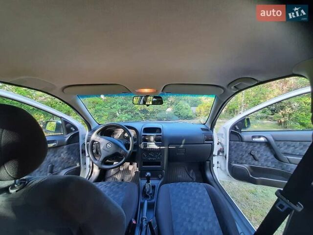 Белый Опель Астра, объемом двигателя 1.6 л и пробегом 250 тыс. км за 3900 $, фото 12 на Automoto.ua