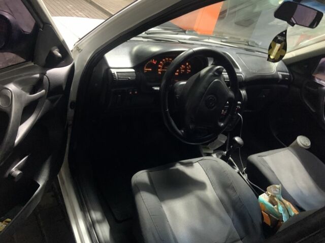 Белый Опель Астра, объемом двигателя 1.6 л и пробегом 3 тыс. км за 1300 $, фото 2 на Automoto.ua