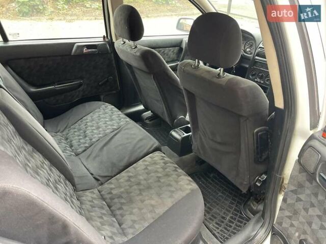 Белый Опель Астра, объемом двигателя 1.6 л и пробегом 250 тыс. км за 2900 $, фото 13 на Automoto.ua