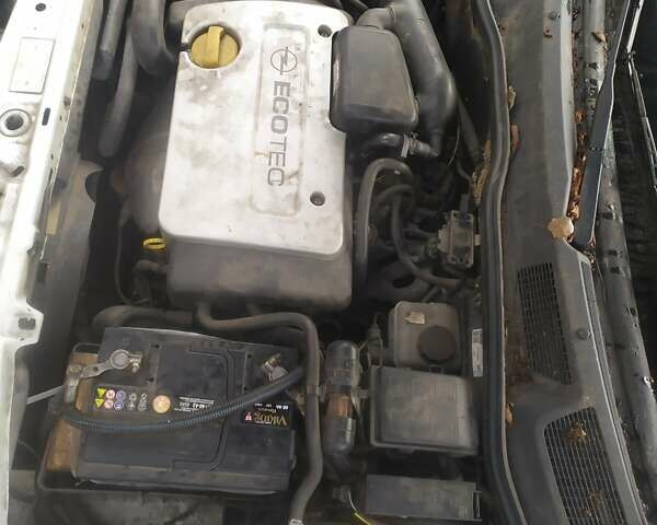 Белый Опель Астра, объемом двигателя 1.6 л и пробегом 336 тыс. км за 1950 $, фото 6 на Automoto.ua