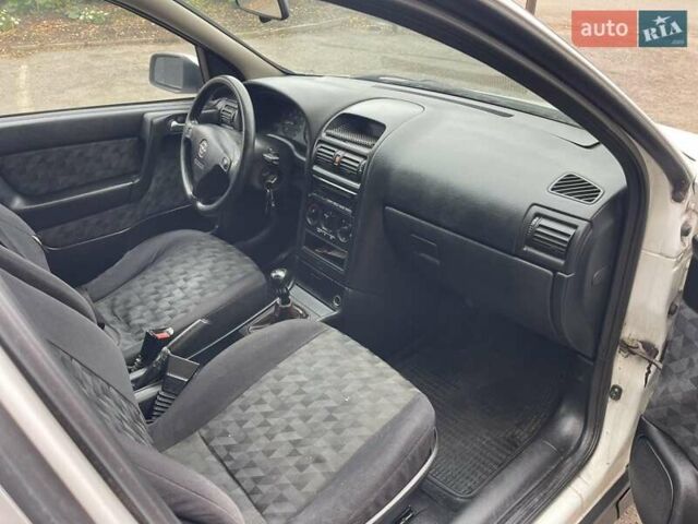 Белый Опель Астра, объемом двигателя 1.6 л и пробегом 250 тыс. км за 2900 $, фото 11 на Automoto.ua