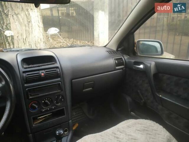 Белый Опель Астра, объемом двигателя 1.6 л и пробегом 336 тыс. км за 1950 $, фото 3 на Automoto.ua