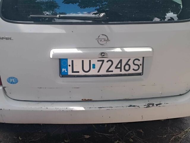 Белый Опель Астра, объемом двигателя 1.6 л и пробегом 300 тыс. км за 800 $, фото 1 на Automoto.ua