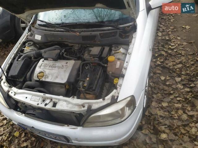 Белый Опель Астра, объемом двигателя 1.6 л и пробегом 336 тыс. км за 1950 $, фото 2 на Automoto.ua