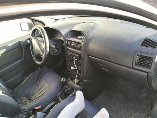 Белый Опель Астра, объемом двигателя 1.7 л и пробегом 285 тыс. км за 1350 $, фото 3 на Automoto.ua