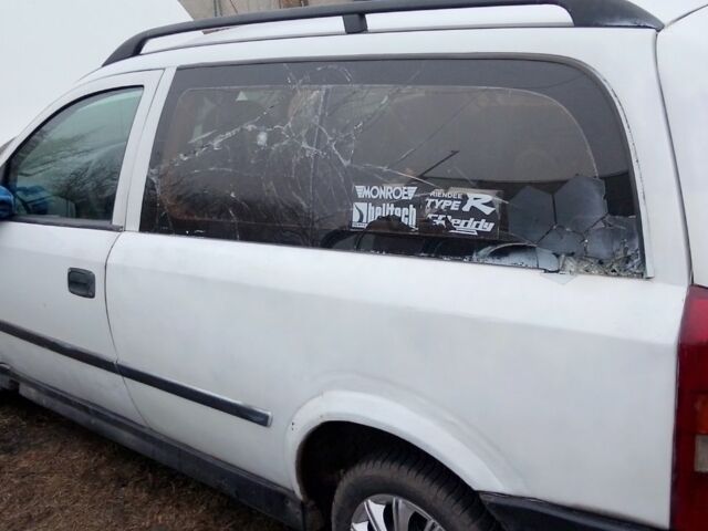 Белый Опель Астра, объемом двигателя 1.7 л и пробегом 285 тыс. км за 1350 $, фото 7 на Automoto.ua