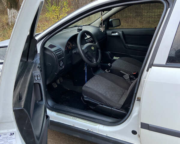 Белый Опель Астра, объемом двигателя 2 л и пробегом 410 тыс. км за 2900 $, фото 12 на Automoto.ua