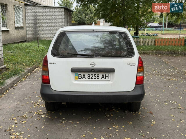 Белый Опель Астра, объемом двигателя 1.7 л и пробегом 290 тыс. км за 1750 $, фото 4 на Automoto.ua