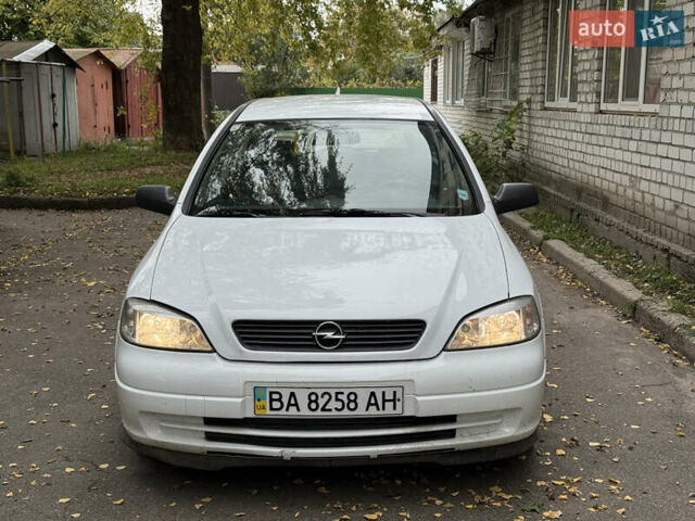 Белый Опель Астра, объемом двигателя 1.7 л и пробегом 290 тыс. км за 1750 $, фото 1 на Automoto.ua