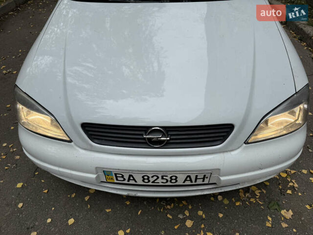 Белый Опель Астра, объемом двигателя 1.7 л и пробегом 290 тыс. км за 1750 $, фото 13 на Automoto.ua