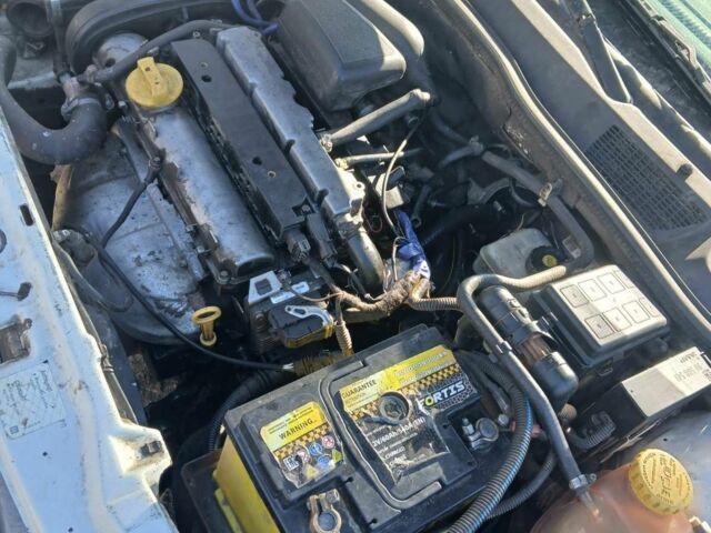 Белый Опель Астра, объемом двигателя 1.4 л и пробегом 200 тыс. км за 1700 $, фото 5 на Automoto.ua