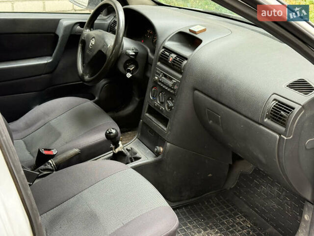 Белый Опель Астра, объемом двигателя 1.7 л и пробегом 290 тыс. км за 1750 $, фото 7 на Automoto.ua