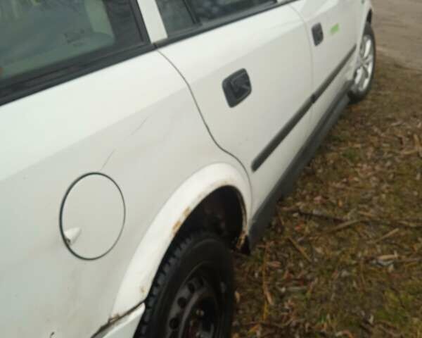 Белый Опель Астра, объемом двигателя 1.69 л и пробегом 620 тыс. км за 2500 $, фото 1 на Automoto.ua