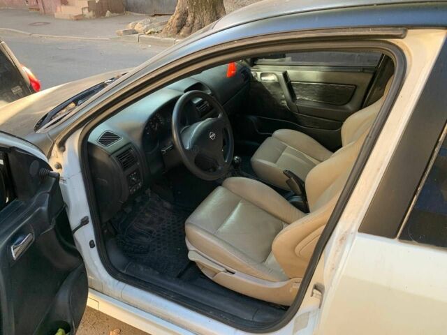 Белый Опель Астра, объемом двигателя 1.7 л и пробегом 360 тыс. км за 1500 $, фото 8 на Automoto.ua