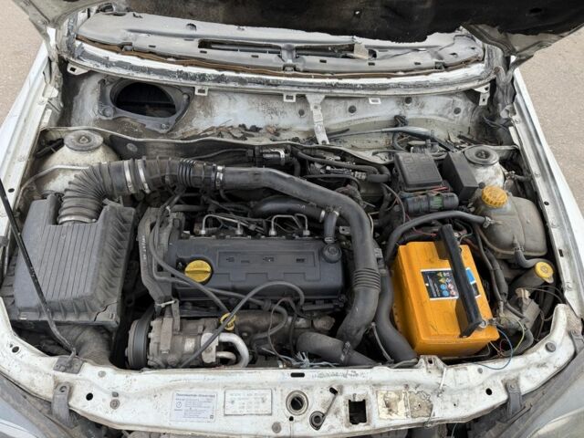 Белый Опель Астра, объемом двигателя 1.7 л и пробегом 200 тыс. км за 339 $, фото 4 на Automoto.ua