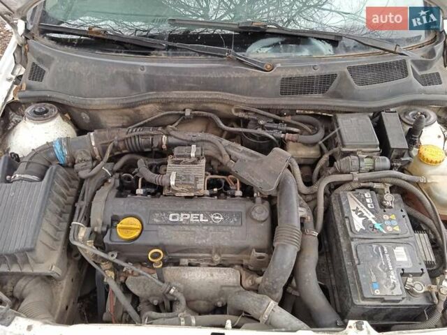Белый Опель Астра, объемом двигателя 1.69 л и пробегом 620 тыс. км за 2500 $, фото 12 на Automoto.ua