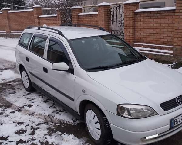 Белый Опель Астра, объемом двигателя 1.6 л и пробегом 324 тыс. км за 2800 $, фото 5 на Automoto.ua