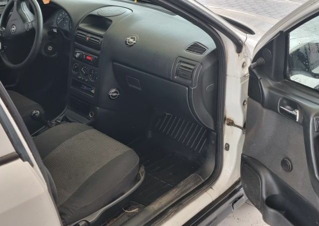 Белый Опель Астра, объемом двигателя 1.6 л и пробегом 266 тыс. км за 3700 $, фото 6 на Automoto.ua