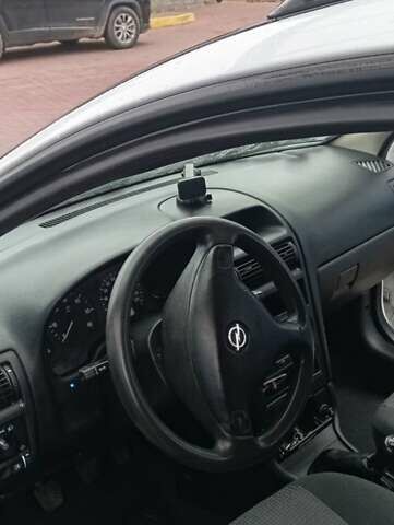 Белый Опель Астра, объемом двигателя 1.69 л и пробегом 447 тыс. км за 3300 $, фото 3 на Automoto.ua