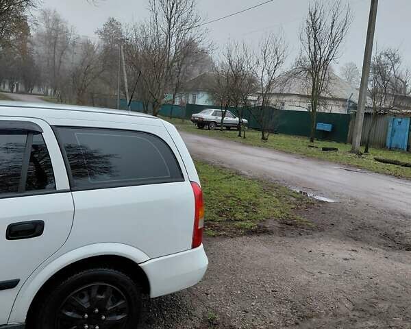 Белый Опель Астра, объемом двигателя 1.6 л и пробегом 285 тыс. км за 3000 $, фото 4 на Automoto.ua