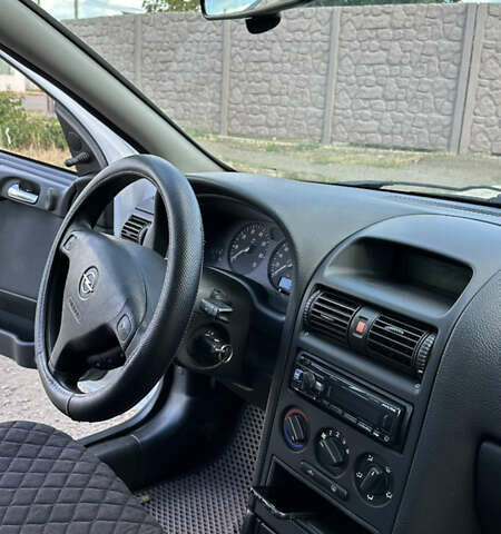 Белый Опель Астра, объемом двигателя 1.6 л и пробегом 300 тыс. км за 3700 $, фото 6 на Automoto.ua