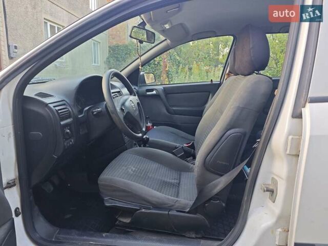 Белый Опель Астра, объемом двигателя 1.69 л и пробегом 493 тыс. км за 3200 $, фото 12 на Automoto.ua