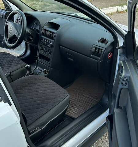 Белый Опель Астра, объемом двигателя 1.6 л и пробегом 300 тыс. км за 3700 $, фото 7 на Automoto.ua