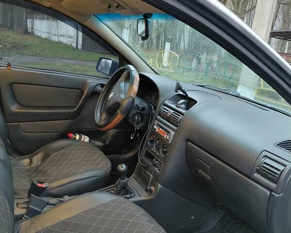 Белый Опель Астра, объемом двигателя 1.6 л и пробегом 285 тыс. км за 3000 $, фото 15 на Automoto.ua