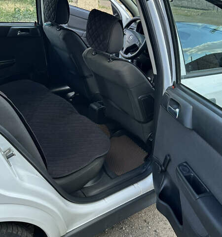 Белый Опель Астра, объемом двигателя 1.6 л и пробегом 300 тыс. км за 3700 $, фото 8 на Automoto.ua