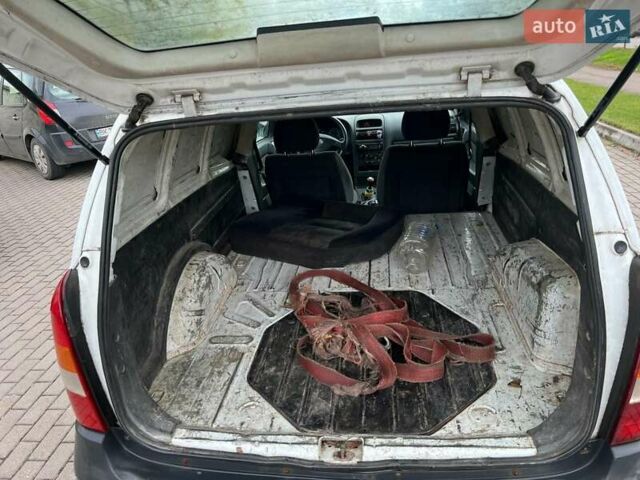 Белый Опель Астра, объемом двигателя 1.69 л и пробегом 222 тыс. км за 1850 $, фото 3 на Automoto.ua