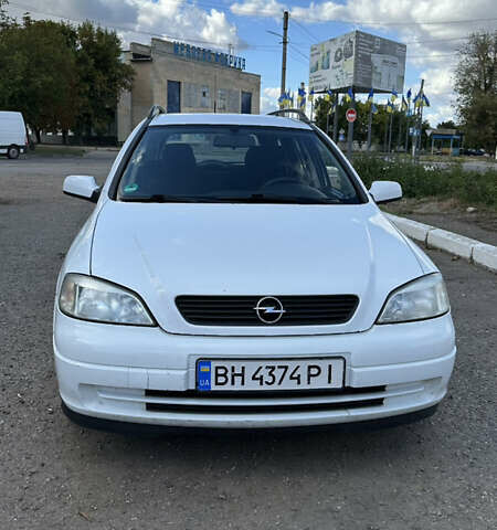 Белый Опель Астра, объемом двигателя 1.6 л и пробегом 300 тыс. км за 3700 $, фото 2 на Automoto.ua