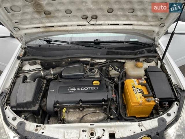 Білий Опель Астра, об'ємом двигуна 1.6 л та пробігом 271 тис. км за 4200 $, фото 18 на Automoto.ua