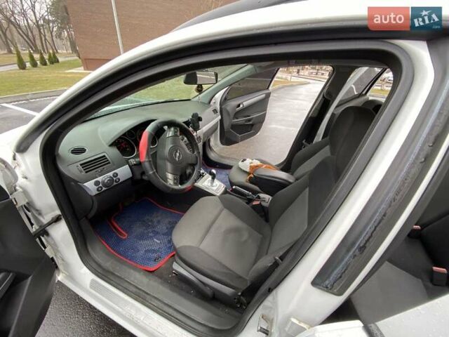 Білий Опель Астра, об'ємом двигуна 1.6 л та пробігом 271 тис. км за 4200 $, фото 10 на Automoto.ua