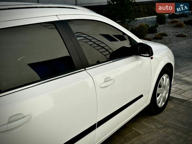 Белый Опель Астра, объемом двигателя 1.9 л и пробегом 427 тыс. км за 4150 $, фото 11 на Automoto.ua